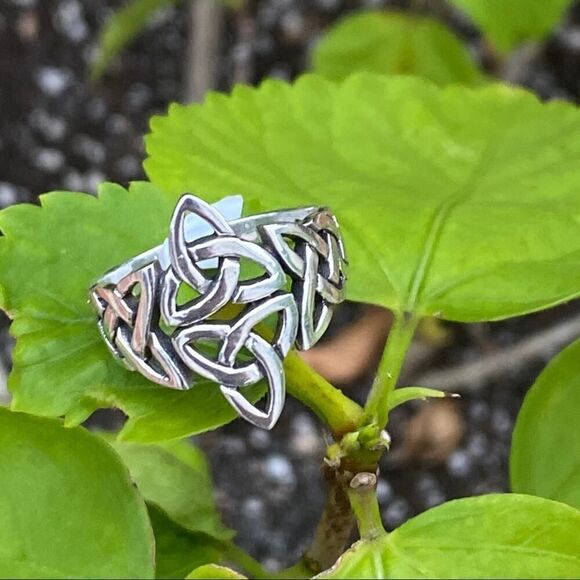Sterling Silver Celtic Triquetras Ring - Picture 3 of 5